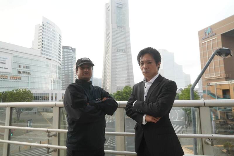 交通誘導するスタッフ