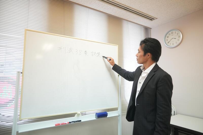 交通誘導するスタッフ